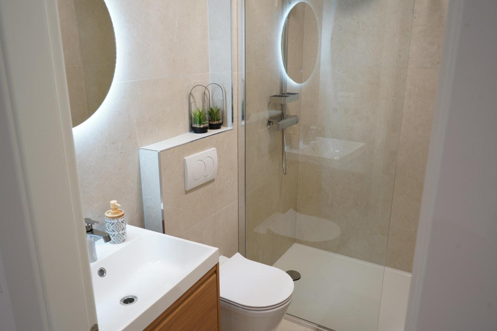 Apartman Luxury Seaside For 4, Steps From The Beaches, Bars, Restaurants, Center Of Stobrec