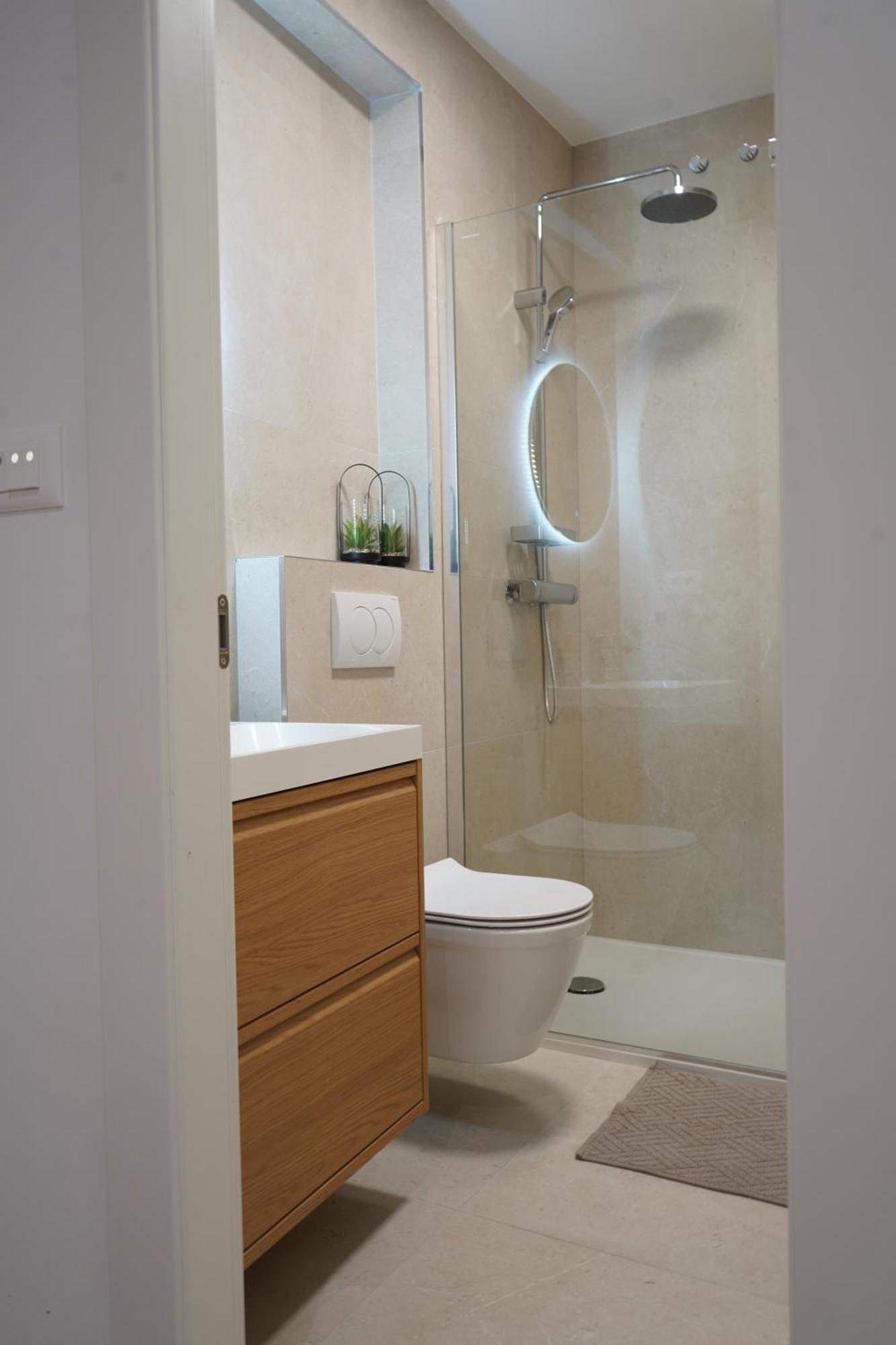 Apartman Luxury Seaside For 4, Steps From The Beaches, Bars, Restaurants, Center Of Stobrec Split